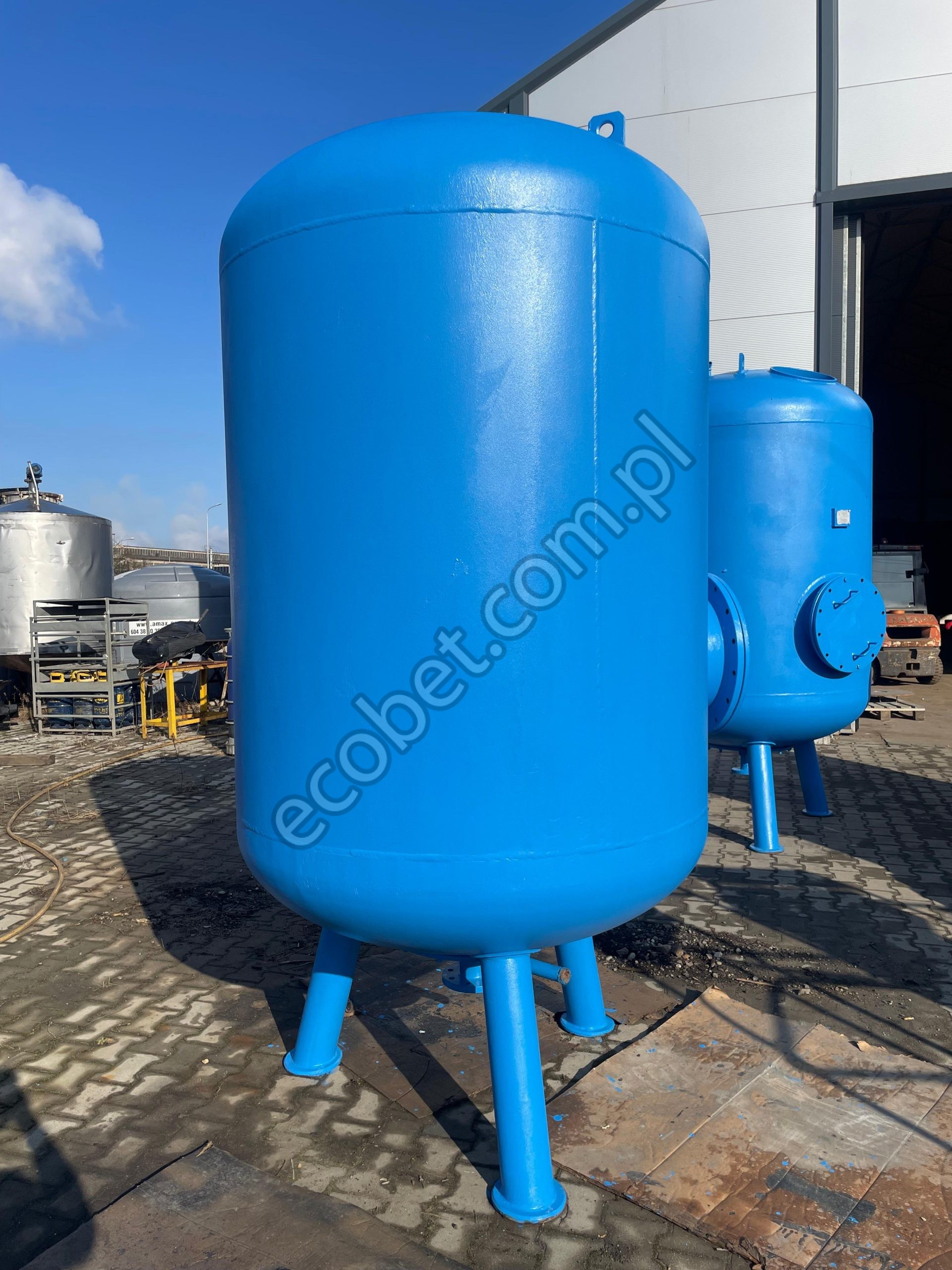 Niebieski zbiornik stalowy buforowy 3200l